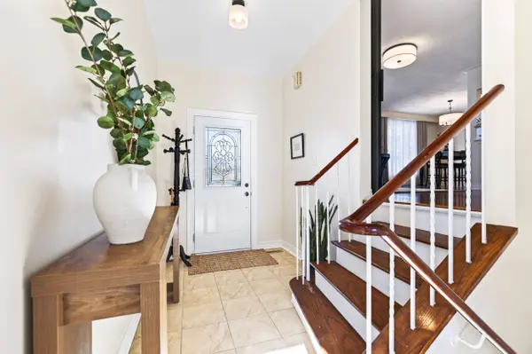 302 Delrex BLVD, Halton Hills, ON L7G 4G8