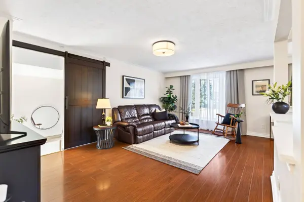 302 Delrex BLVD, Halton Hills, ON L7G 4G8