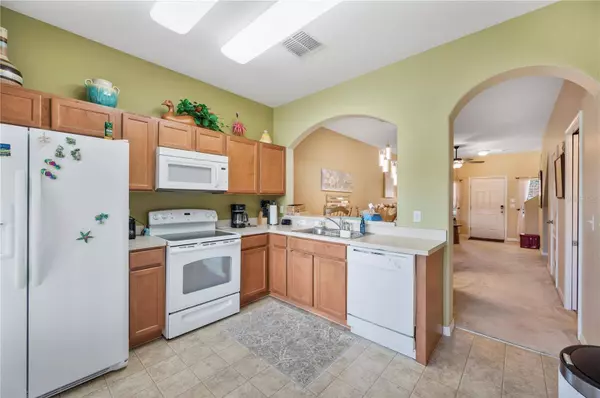 4038 WINDING VINE DR, Lakeland, FL 33812