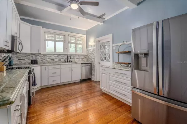 107 LAKE HOWARD DR NW, Winter Haven, FL 33880