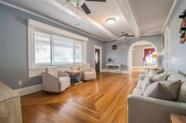 107 LAKE HOWARD DR NW, Winter Haven, FL 33880