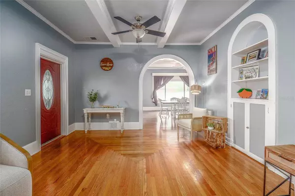 107 LAKE HOWARD DR NW, Winter Haven, FL 33880