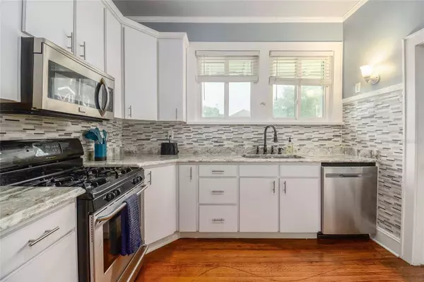 107 LAKE HOWARD DR NW, Winter Haven, FL 33880