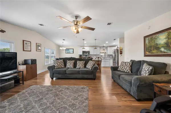 1502 LONGBOW DR, Lakeland, FL 33810