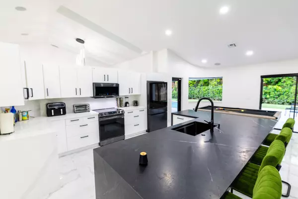 9955 NW 48th DR, Coral Springs, FL 33076