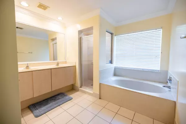 4462 Lake Tahoe CIR, West Palm Beach, FL 33409