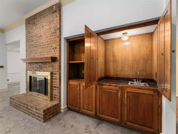 400 Ricker Court, Irving, TX 75061