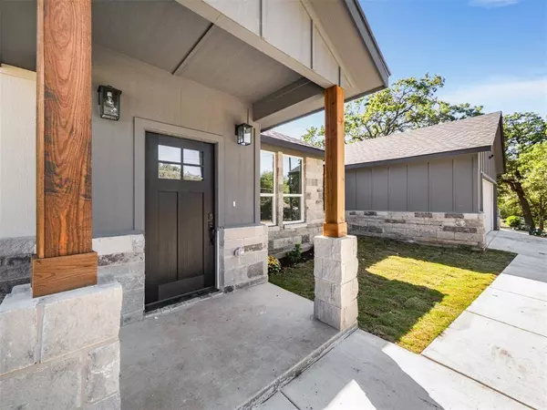 431 Oakhill Drive, Denton, TX 76201