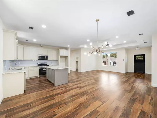 431 Oakhill Drive, Denton, TX 76201