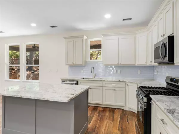 431 Oakhill Drive, Denton, TX 76201