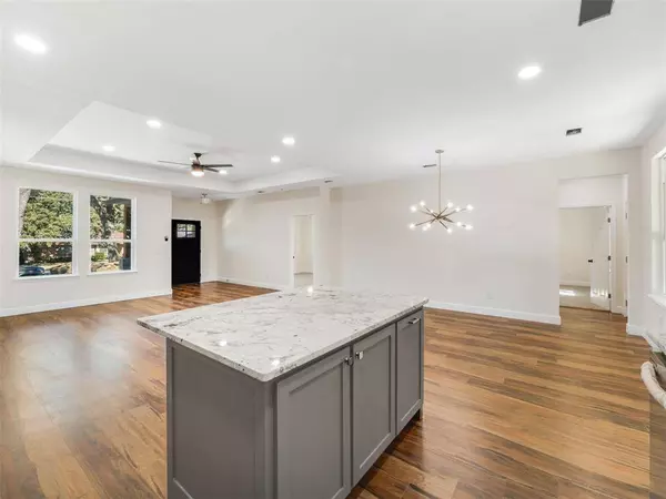 431 Oakhill Drive, Denton, TX 76201