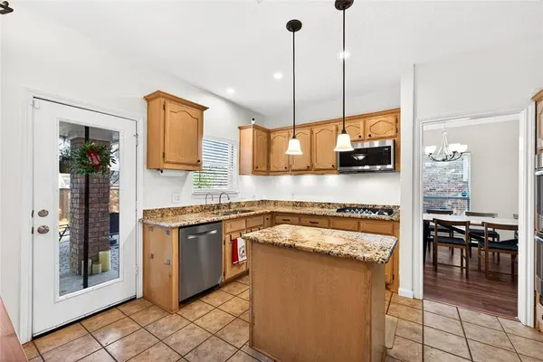 1804 Hunters Ridge Drive, Grapevine, TX 76051