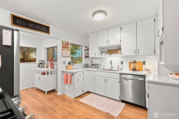 13601 SE 266th ST, Kent, WA 98042