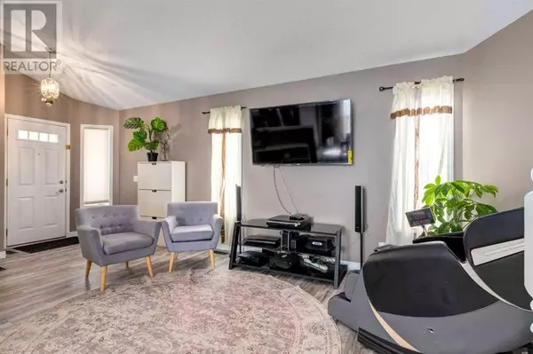 139 Los Alamos Place NE, Calgary, AB T1Y7J3