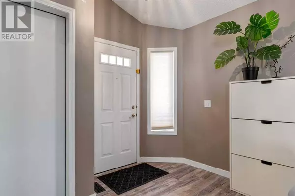 139 Los Alamos Place NE, Calgary, AB T1Y7J3