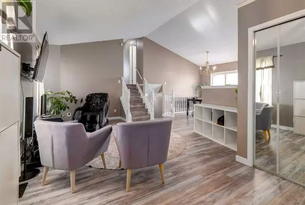 139 Los Alamos Place NE, Calgary, AB T1Y7J3