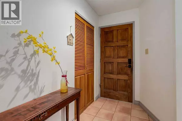 7103 Hunterwood Road NW, Calgary, AB T2K4J5