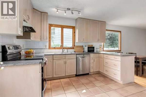 7103 Hunterwood Road NW, Calgary, AB T2K4J5