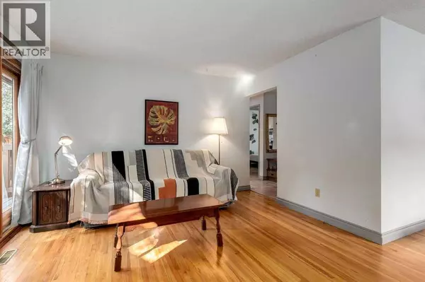 7103 Hunterwood Road NW, Calgary, AB T2K4J5