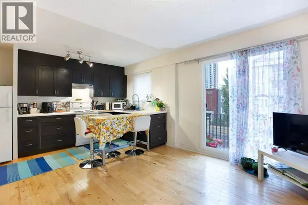 302, 1027 12 Avenue SW, Calgary, AB T2R0J5