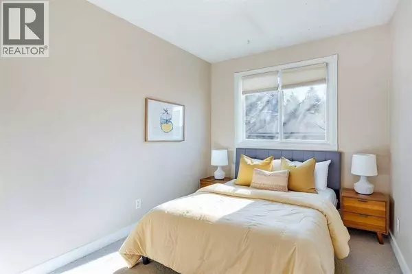 4004 79 Street NW, Calgary, AB T3B2N8