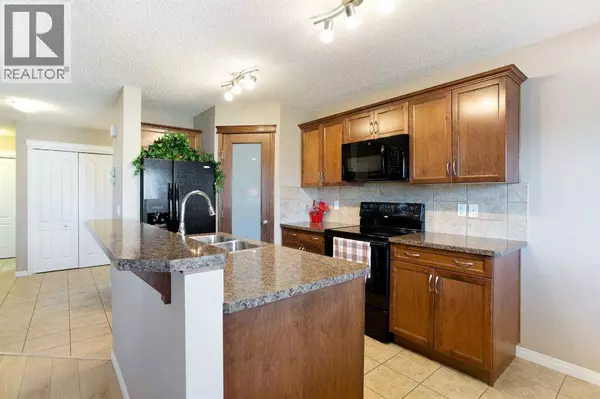 28 Kinlea Link NW, Calgary, AB T3R0C4