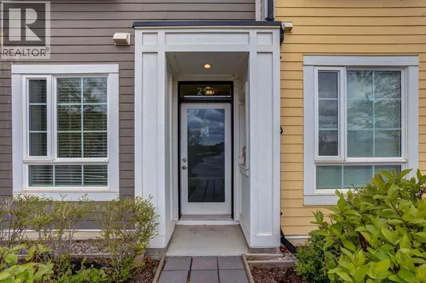 215 Copperpond Common SE, Calgary, AB T2Z1G5