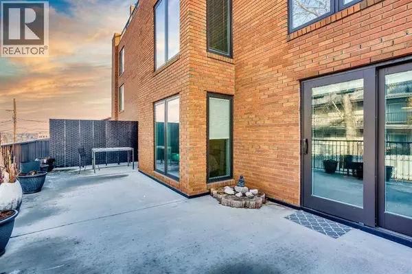 102, 350 4 Avenue NE, Calgary, AB T2E0J3