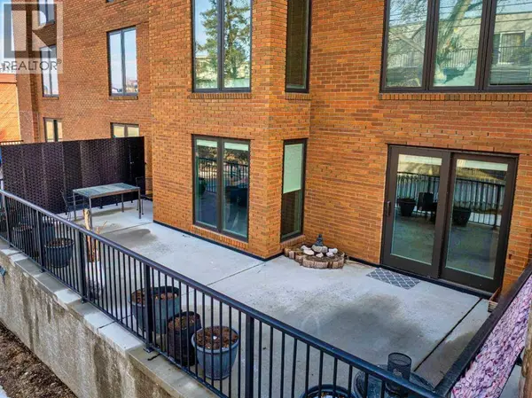 102, 350 4 Avenue NE, Calgary, AB T2E0J3