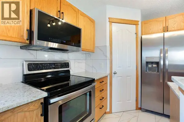 26 Cresthaven View SW, Calgary, AB T3B5Y2