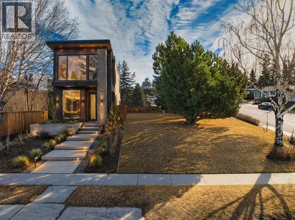 5424 37 Street SW, Calgary, AB T3E5M5