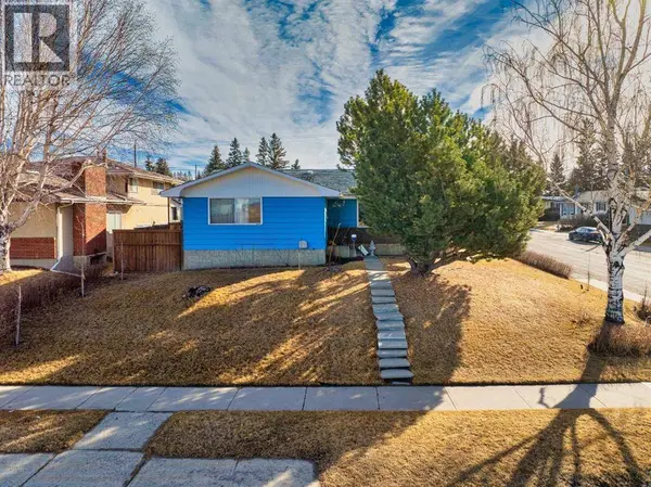 5424 37 Street SW, Calgary, AB T3E5M5