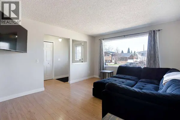 23 Queen Isabella Close SE, Calgary, AB T2J3R2