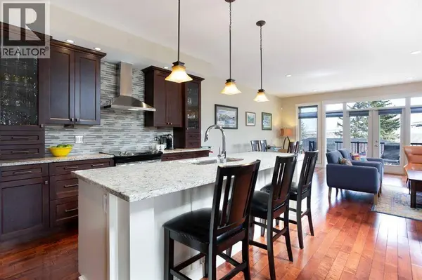 136 43 Avenue NW, Calgary, AB T2K0H6