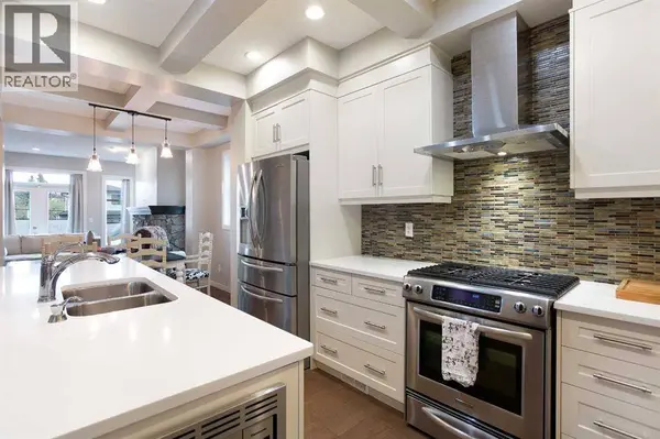 4827 22 Avenue NW, Calgary, AB T3B0Y4