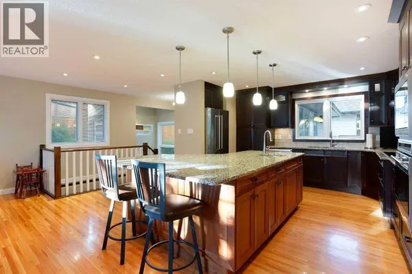 5028 Vanstone Crescent NW, Calgary, AB T3A0V9