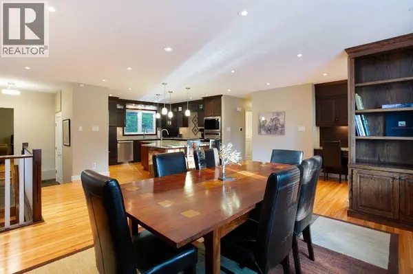 5028 Vanstone Crescent NW, Calgary, AB T3A0V9