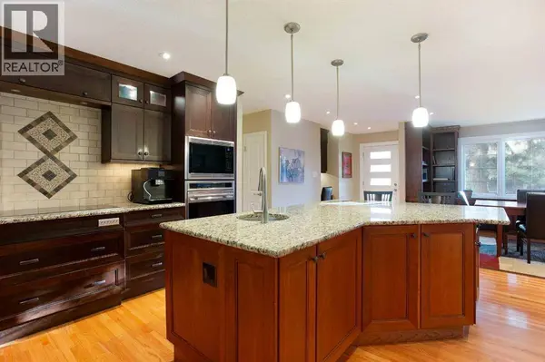 5028 Vanstone Crescent NW, Calgary, AB T3A0V9