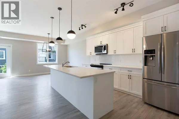 607 Cranbrook Walk SE, Calgary, AB T3M2V5