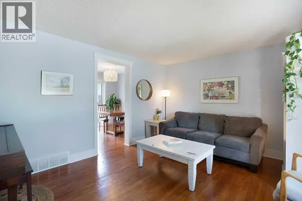 56 Deersaxon Circle SE, Calgary, AB T2J6R5