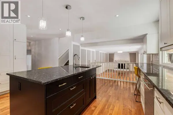 416 Oakhill Place SW, Calgary, AB T2V3X6