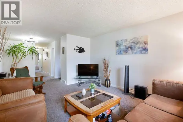 3224 14 Street NW, Calgary, AB T2K1H8