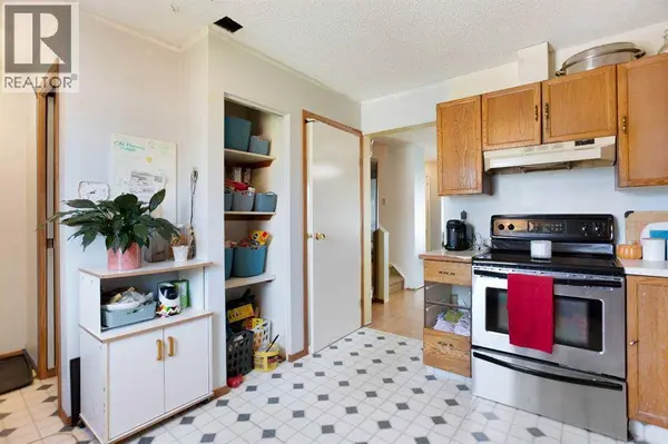 28 Martinview Road NE, Calgary, AB T3J2X8