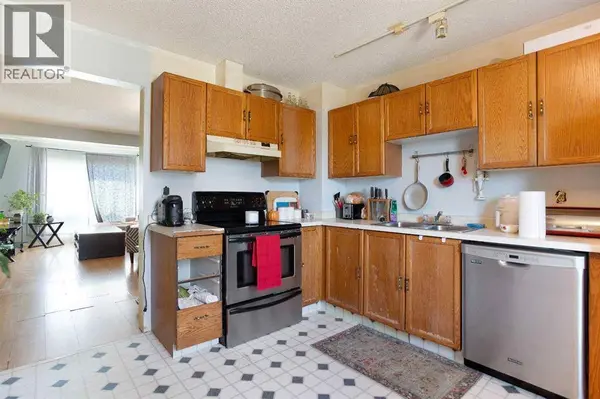 28 Martinview Road NE, Calgary, AB T3J2X8