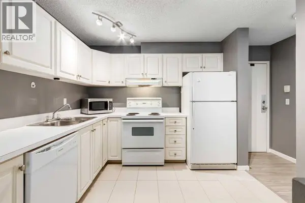 4203, 385 Patterson Hill SW, Calgary, AB T3H2P3