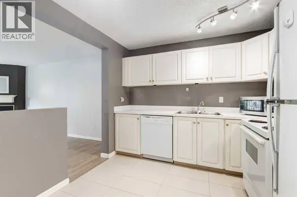 4203, 385 Patterson Hill SW, Calgary, AB T3H2P3