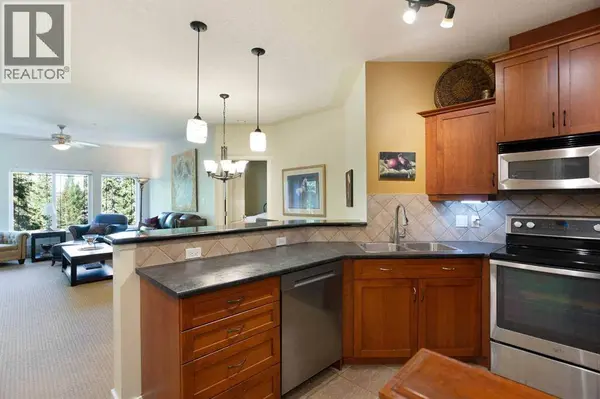 405, 10 Discovery Ridge Close SW, Calgary, AB T3H5X3