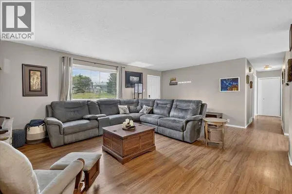 201 1 Avenue, Torrington, AB T0M2B0