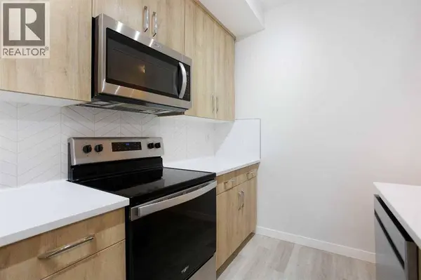 206, 71 Shawnee Common SW, Calgary, AB T2Y0R2