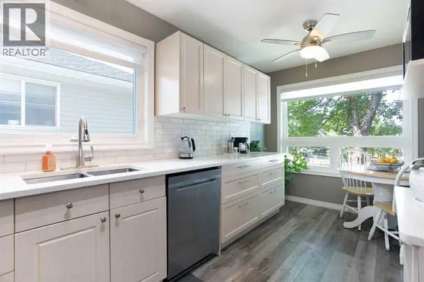 112, 55 Fairways Drive NW, Airdrie, AB T4B2T5